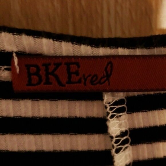 BKE Red Womens Striped Stretch Black White Layered Look Top Large - Picture 4 of 6
